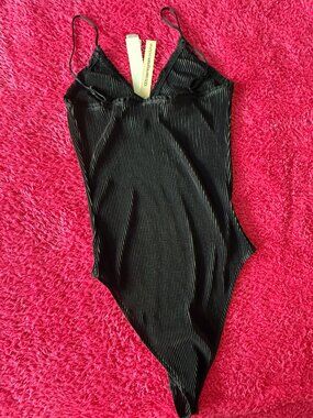 AQUA Sexy chic plisse bodysuit - NWT